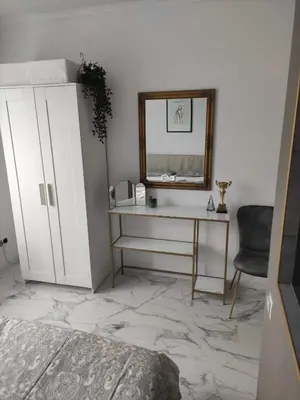 a bedroom with a desk and a mirror and a chair at Wellnesshouse Müller in Ilindentsi