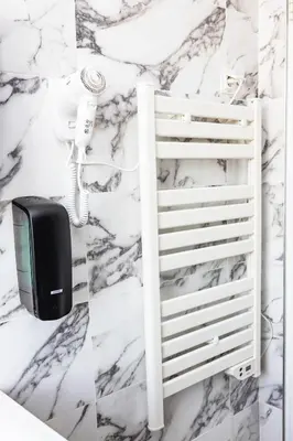 a bathroom with a white and black marble wall at Forest Oasis Guest House FREE PARKING in Sapareva Banya
