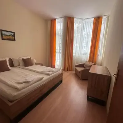 Stylish one bedroomed apartment 112 in main Flora building