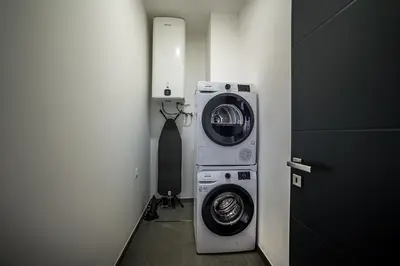 a washing machine and a washer in a room at ARHEYA 1 apart Архея 1 апартамент за гости in Karlovo
