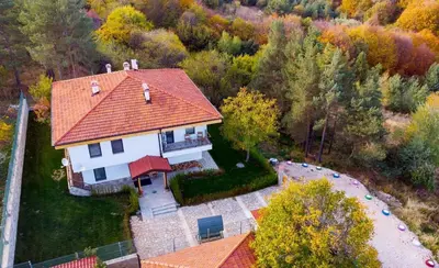 an overhead view of a house with a red roof at ВИЛА МАРИНОВИ in Boykovo