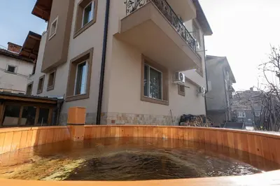 a pool of water in front of a building at Къща за гости Оскови in Velingrad