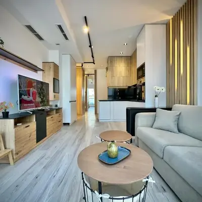 City Modern & Classy Apartment for 4 Guests & Parking
