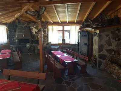 Gallery image of Къща за гости с механа Баджо in Dospat