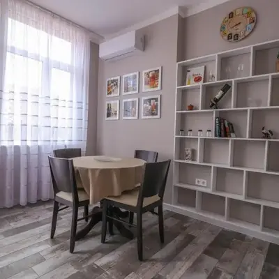 New 1930s quiet central apartment w/AC - 2 bedroom