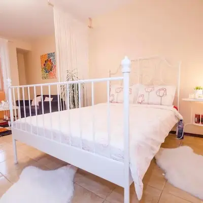 23 Central 1 Bedroom Apartment with Balcony