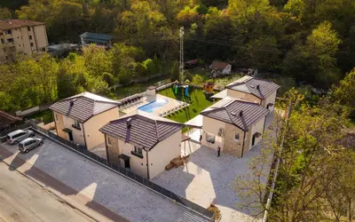 an aerial view of a house with a swimming pool at ENEVI Guest Houses-Къщи за гости Еневи in Sandanski