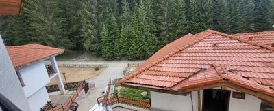 an overhead view of a house with red roof at Вила 5 - Планински перли in Stoykite