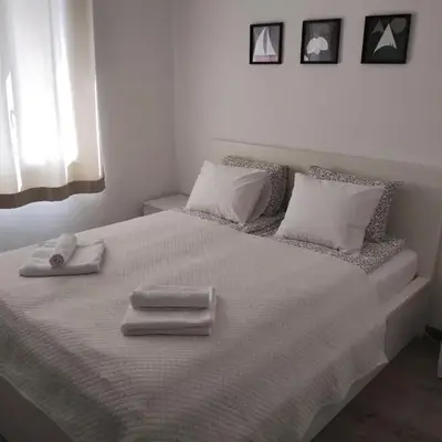 Happy Apartment & Free Breakfast - Mladost