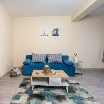 Central & Quiet 2BR with Free Private Parking