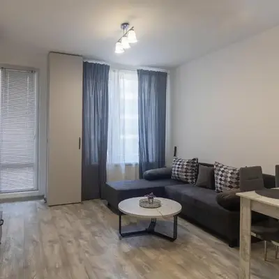 Stylish 2 BDR Apartment at an Excellent Location