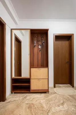 a dressing room with a mirror and a closet at Апартамент за гости ВениАн in Velingrad
