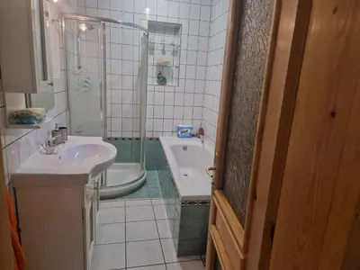 a bathroom with a sink and a tub and a toilet at Къща за гости Бели Вит in Ribarica