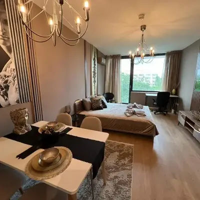 Rome Stylish apt w Working Space and Paid Parking Spot