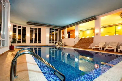 a large swimming pool with a swimming poolvisor at MyPlace Pamporovo 2 in Pamporovo