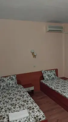 a room with two beds in a room at Интернационал in Kulata