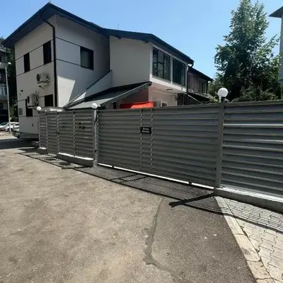 Luxurious House with Deluxe rooms & Free Secured Parking