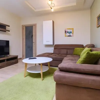 Riverside 2-Bedroom Apartment