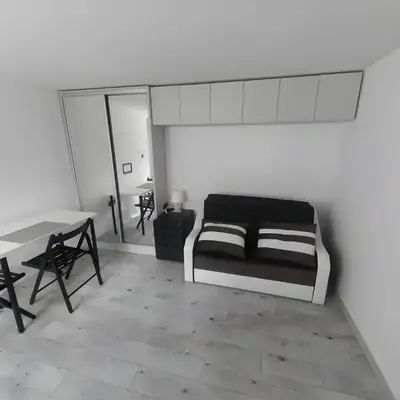 Independent studio in a house in the city