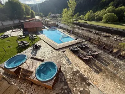 an overhead view of a large swimming pool with chairs at Мия4 Спа хотел Свети Спас in Velingrad
