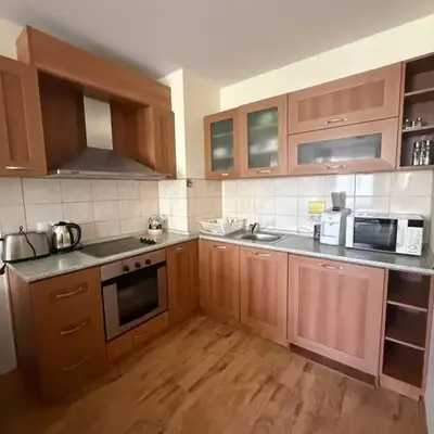 Prime location one bed apartment with hydro bath in Royal Plaza