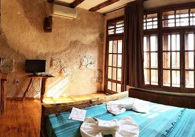 a bedroom with a bed with towels on it at Самостоятелна къща за гости с изглед към планината Вила Марк in Kraevo