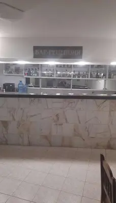 a bar in a shopping mall with a counter at Хотел Елит in Kostinbrod