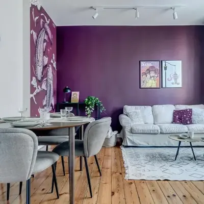 Cozy Bright Space in the Heart of Women's Market