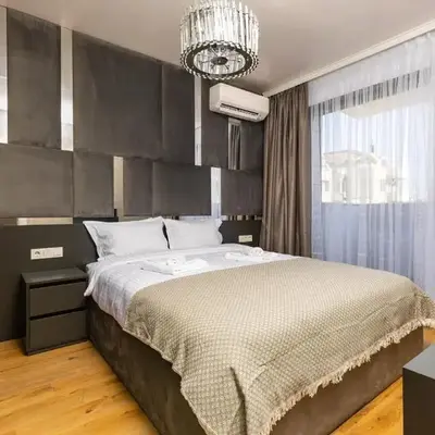 Two-Bedroom Apartments with Free Private Parking and 6min to Center