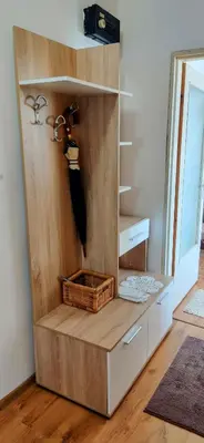 a wooden shelf with a basket in a room at Апартамент Калоян in Banya