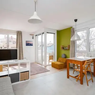Bright and Cozy 1BD Apartment plus Desk by Flat Mаnаger