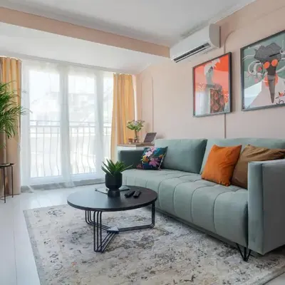 Maison Colorée - Bright And Cozy Home by Metro And Mall