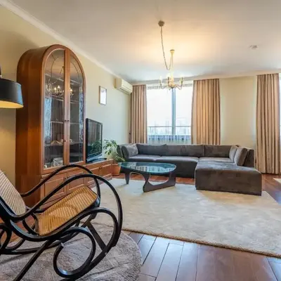 Elegant Aristocratic 2 BDRM Flat