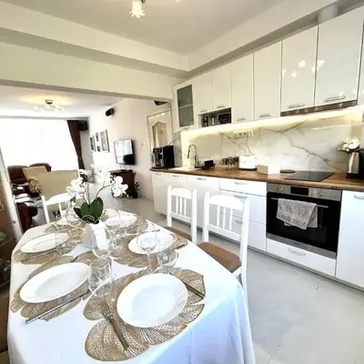 MirrArt House - Просторен луксозен апартамент - 3 спални - 2 бани - Топ център