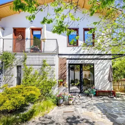 Old Town 2BR Spacious House with Private Garden and Free Parking