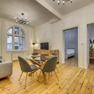 Classic Charm - 2BD central Apartment by FlatManager