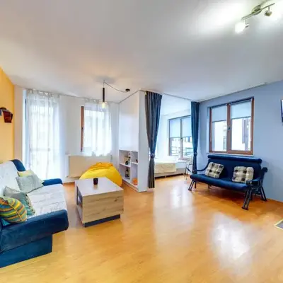 Colorful Retreat - 1BD next to the slopes by Flat Manager