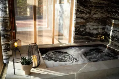 a bath tub in a room with a window at Планинска вила АЛТЕА in Mostowo