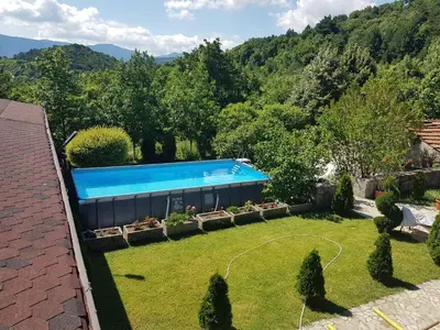 an overhead view of a swimming pool in a yard at Къща за гости Лясково in Lyaskovo