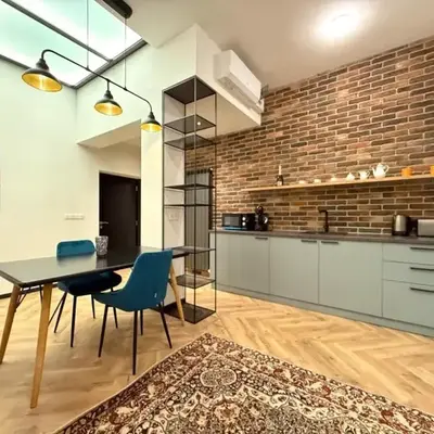 London - English Basement Studio