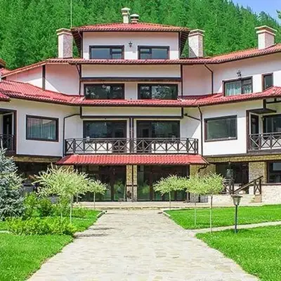 Everwood Hotel & Restaurant