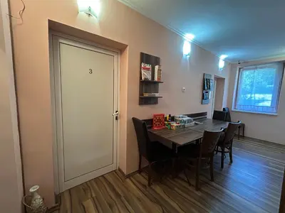 a dining room with a table and a white door at Семеен хотел Модерния хан in Zărkwischte