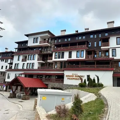 Апартаменты Гранд Ризорт с камином и видом на лес