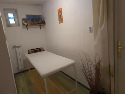 a white bench in a corner of a room at Къща за гости У Нико in Orehovo