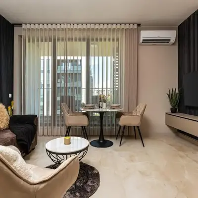 Royal Garden apartment with Private Parking