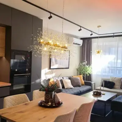 LUXURY Designer Apt I Meters to Gondola Lift I Sleeps 6 I Pool & Parking I