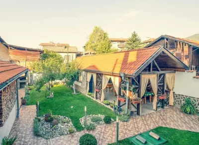 an overhead view of a house with a garden at Къща за гости Бумеранг in Velingrad