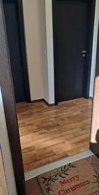 a room with a door and a wooden floor at Apartment Kapina in Pamporovo