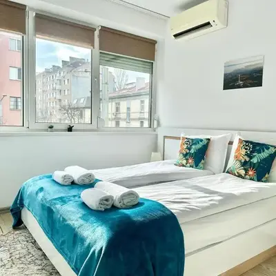 Cozy 1-Bedroom Central Flat