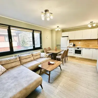 Centralside Retreat with Free Parking Spot